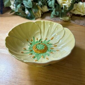 Vintage Carltonware yellow poppy footed dish